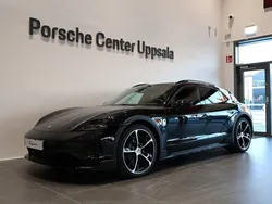 Svart (jet black metallic) Ny 2024 Porsche Taycan Cross Turismo Sedan | 1 388 990 kr (Superpris)