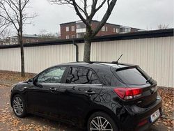 Svart Begagnad 2017 Kia Rio Halvkombi | 165 000 kr (Dyr)