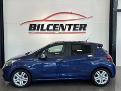 Mörkblå (blå) Begagnad 2017 Peugeot 208 Halvkombi | 99 800 kr (Marknadspris)