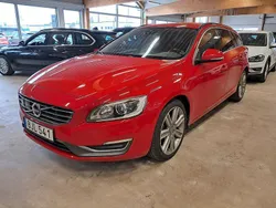 Röd Begagnad 2014 Volvo V60 Momentum Kombi | 125 000 kr (Marknadspris)