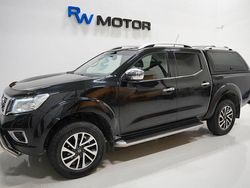 Svart Begagnad 2018 Nissan Navara 360º Pickup | 189 800 kr (Bra pris)