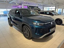 Mörkblå (nightshade blue metallic) Ny 2025 VW Tayron Life SUV | 477 300 kr (Marknadspris)