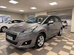 Grå Begagnad 2016 Peugeot 5008 Minibuss | 127 800 kr (Marknadspris)