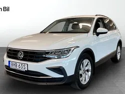 Vit (pure white) Begagnad 2020 VW Tiguan Life SUV | 269 900 kr (Marknadspris)