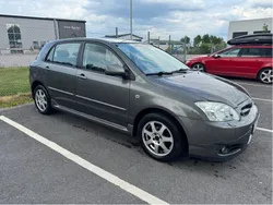 Grå Begagnad 2005 Toyota Corolla Halvkombi | 40 900 kr (Marknadspris)