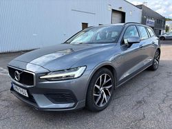 Grå Begagnad 2020 Volvo V60 Kombi | 159 300 kr (Marknadspris)