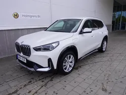 Vit (mineralvit metallic) Begagnad 2023 BMW X1 xLine SUV | 505 000 kr (Marknadspris)