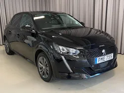 Svart Begagnad 2022 Peugeot e-208 Allure Halvkombi | 189 700 kr (Marknadspris)