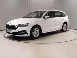 Vit (candy white) Begagnad 2023 Skoda Octavia Kombi | 264 900 kr (Marknadspris)