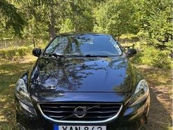 Blå Begagnad 2016 Volvo V40 Momentum Kombi | 125 000 kr (Bra pris)
