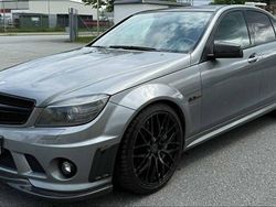 Grå Begagnad 2009 Mercedes C63 AMG AMG Sedan | 369 000 kr (Marknadspris)