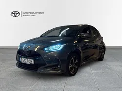 Mörkgrå (grå) Begagnad 2024 Toyota Yaris Hybrid Active Halvkombi | 249 900 kr (Lite dyr)