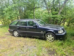 Blå Begagnad 2000 Mercedes C200 Elegance Kombi | 10 000 kr (Marknadspris)