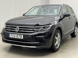 Svart Begagnad 2022 VW Tiguan Elegance SUV | 279 000 kr