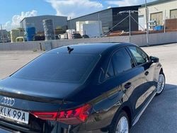 Svart Begagnad 2021 Audi A3 Comfort Sedan | 179 900 kr (Marknadspris)
