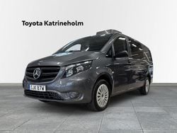 Grå Begagnad 2023 Mercedes Vito Minibuss | 524 900 kr