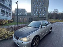 Silver Begagnad 2003 Lexus IS200 Sedan | 36 000 kr (Superpris)