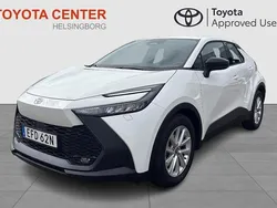 Vit Begagnad 2024 Toyota C-HR Active SUV | 389 900 kr (Superpris)