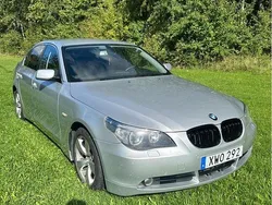 Grå Begagnad 2006 BMW 525 Sedan | 79 990 kr (Lite dyr)