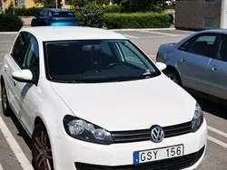 Vit Begagnad 2010 VW Golf VI Halvkombi | 84 500 kr (Lite dyr)