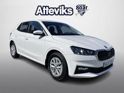 Vit Ny 2025 Skoda Fabia Selection Halvkombi | 262 400 kr (Marknadspris)