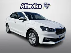 Vit Ny 2025 Skoda Fabia Selection Halvkombi | 262 400 kr (Marknadspris)