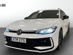 Vit (pure white) Begagnad 2024 VW Passat R-line Kombi | 459 900 kr