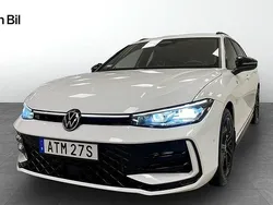 Vit (pure white) Begagnad 2024 VW Passat R-line Kombi | 459 900 kr (Dyr)