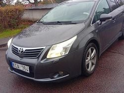 Grå Begagnad 2009 Toyota Avensis Premium Kombi | 49 900 kr (Marknadspris)