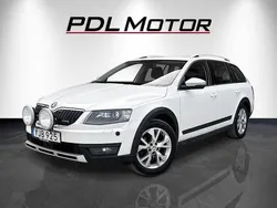 Vit Begagnad 2016 Skoda Octavia Scout Kombi | 159 900 kr (Marknadspris)