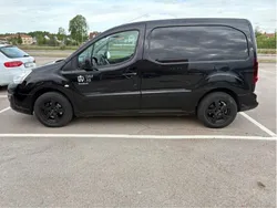 Svart Begagnad 2016 Citroën Berlingo Minibuss | 72 000 kr (Marknadspris)