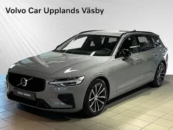 Grå Begagnad 2024 Volvo V60 Plus Kombi | 489 900 kr (Marknadspris)