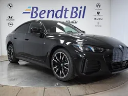Black sapphire metallic Ny 2025 BMW i4 Comfort Edition Sedan | 799 500 kr (Marknadspris)