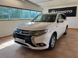 Vit Begagnad 2018 Mitsubishi Outlander P-HEV SUV | 174 900 kr (Marknadspris)