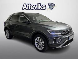 Grå Begagnad 2024 VW T-Roc SUV | 294 900 kr (Marknadspris)