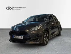 Mörkgrå Begagnad 2024 Toyota Yaris Hybrid Active Halvkombi | 249 900 kr (Lite dyr)