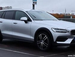 Silver samma som bilen Begagnad 2019 Volvo V60 CC Kombi | 214 900 kr (Marknadspris)