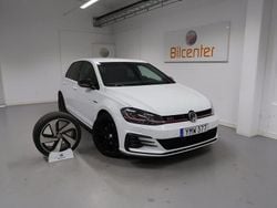 Vit Begagnad 2017 VW Golf VII GTI Halvkombi | 229 900 kr (Marknadspris)
