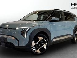 Blå (blue) Ny 2025 Kia EV3 Plus SUV | 490 430 kr (Marknadspris)