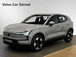 Grå Begagnad 2024 Volvo EX30 Single Motor Extended Range SUV | 379 900 kr (Bra pris)