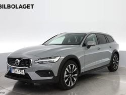 Grå Begagnad 2024 Volvo V60 CC Plus Kombi | 439 800 kr (Superpris)