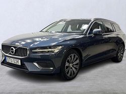 Mörkblå Begagnad 2020 Volvo V60 Inscription Kombi | 299 900 kr (Marknadspris)