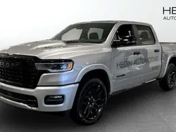 Grå (grey) Ny 2025 RAM 1500 Pickup | 1 344 880 kr (Marknadspris)