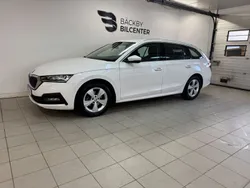 Vit Begagnad 2021 Skoda Octavia Ambition Kombi | 149 800 kr