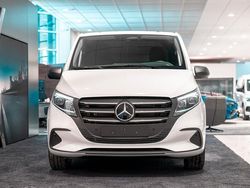 Vit Ny 2025 Mercedes Vito Minibuss | 618 750 kr (Marknadspris)
