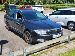 Svart Begagnad 2011 Skoda Superb Elegance Kombi | 60 000 kr (Marknadspris)