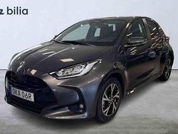 Grå Begagnad 2025 Toyota Yaris Hybrid Halvkombi | 279 900 kr