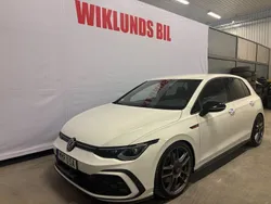 Vit Begagnad 2022 VW Golf VIII GTI Halvkombi | 339 900 kr (Marknadspris)