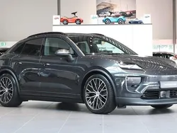 Grå Ny 2025 Porsche Macan 4 Electric SUV | 1 134 100 kr