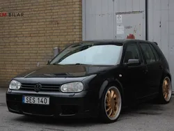 Svart Begagnad 2000 VW Golf IV R Halvkombi | 64 999 kr